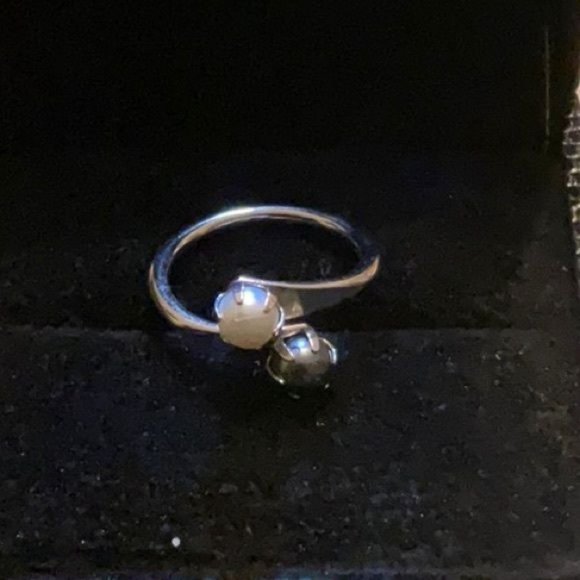 Sarah Coventry NIGHT N DAY 1970 Double Faux Pearl ring - Picture 2 of 4